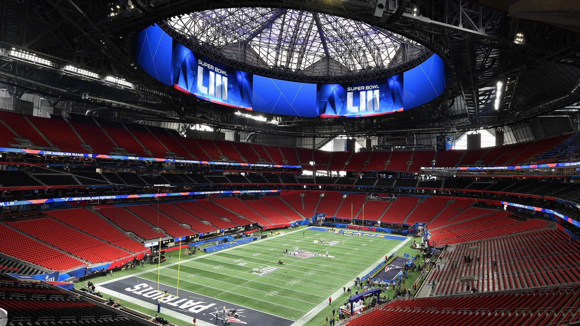 Imagem demonstrando a grama sintética instalada no Estádio Mercedes-Benz Stadium, Atlanta, EUA